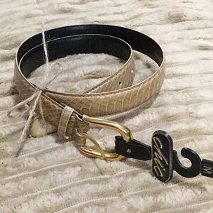 Chic tan snakeskin belt, size medium, NWT.